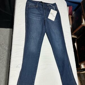 1822 Women’s blue jeans size 25P